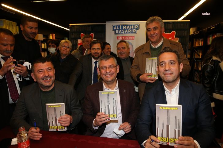 CHP'li Başarır'ın yazdığı 'Beşli Çete' kitabı için İzmir'de imza günü