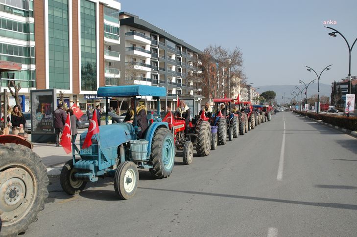 Çiftçiler, Kılıçdaroğlu'nu Manisa'da traktörleriyle karşıladı...