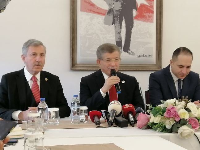 Davutoğlu İzmir’deki hedefini açıkladı