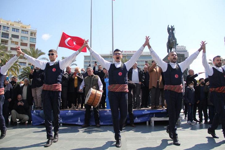 İstiklal Marşı'nın kabulü ve Erzurum’un kurtuluşu İzmir’de kutlandı