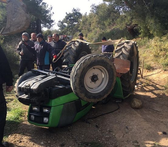 İzmir'de traktör takla attı: 1 yaralı
