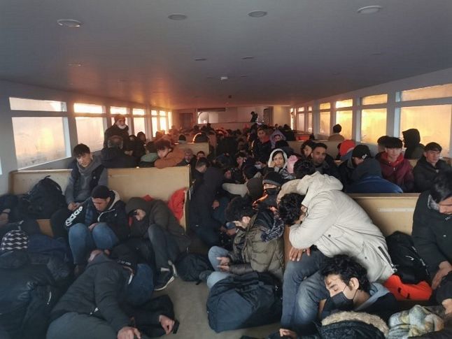 İzmir'de 278 düzensiz göçmen yakalandı