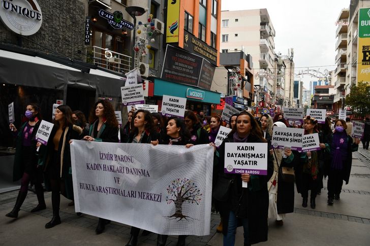 İzmir'de avukatlardan 8 Mart yürüyüşü