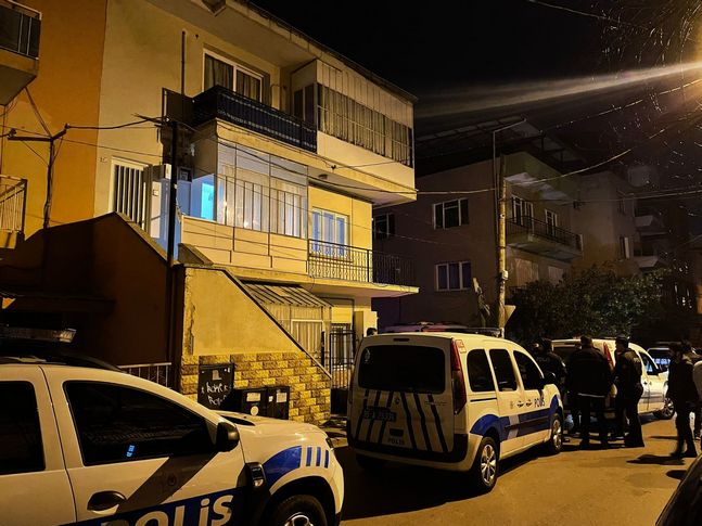 İzmir'de bir kişi bıçaklanmış halde ölü bulundu