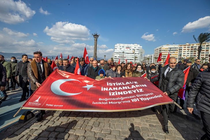 İzmir'de İstiklal Marşı coşkusu