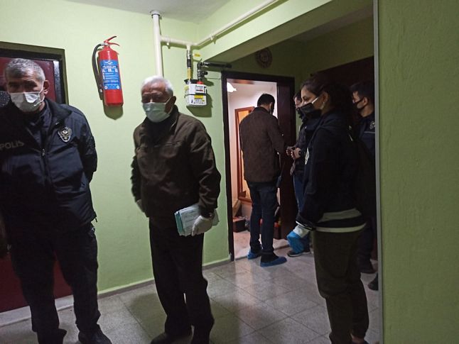 İzmir'de korkunç olay: Önce karısını boğarak öldürdü sonra intihar etti