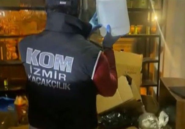 İzmir'de sahte etil alkol imalathanesine polis baskını
