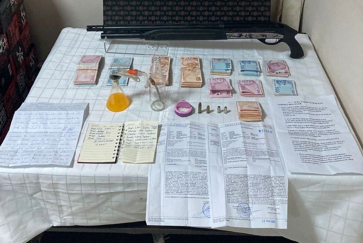 İzmir'de tefeci çetesine operasyon: 4 gözaltı