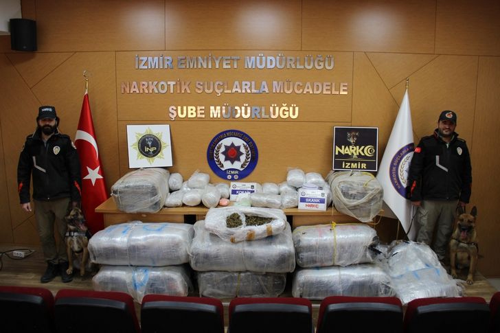 1 aylık takibin ardından torbacı çiftliğine baskın: Yüklü miktarda uyuşturucu ele geçirildi