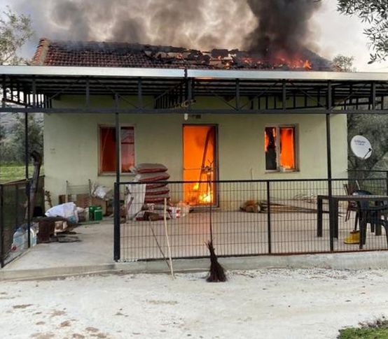 İzmir'de yangın dehşeti: Alevlerin arasında kalarak can verdi