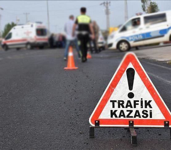 İzmir’de hafif ticari araç ile kamyonet çarpıştı: 1 ölü, 3 yaralı