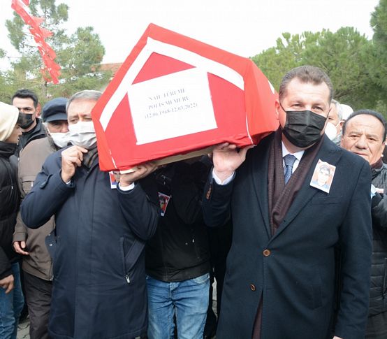 Kalbine yenilen polis toprağa verildi