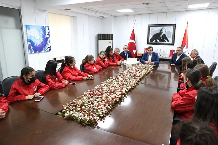 Konak’ın U-13 Kız Futbol Takımı Türkiye finalinde