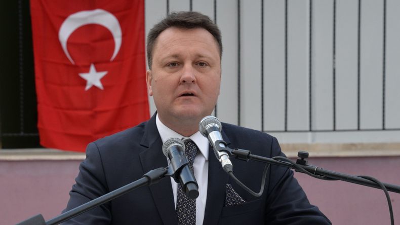Serdar Aksoy göreve iade edilmemesine sert tepki gösterdi: Belediye Başkanları sandıktan çıkar tombaladan değil