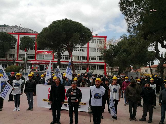 Soma'da madenciler eylemde: Çalışmak zulüm, emeklilik ölüm!