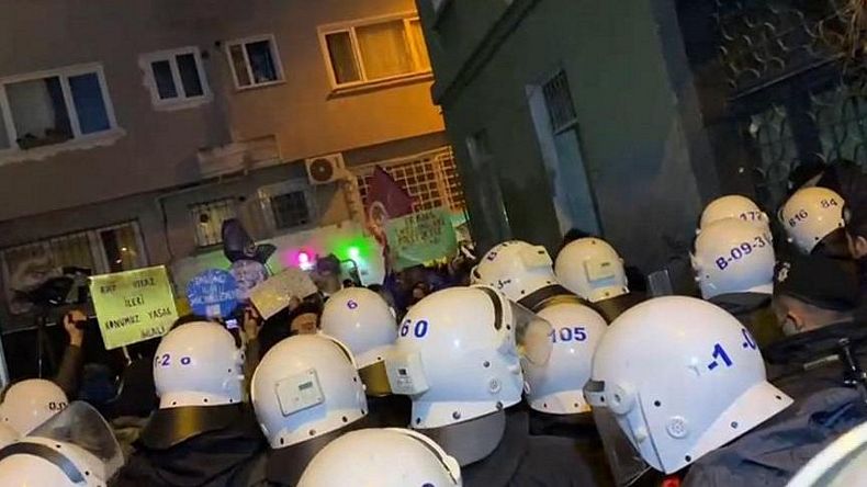 Taksim'de kadınlar ile polis arasında gerginlik