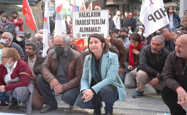 91 HDP'li hakkında verilen gözaltı kararı İzmir'de protesto edildi
