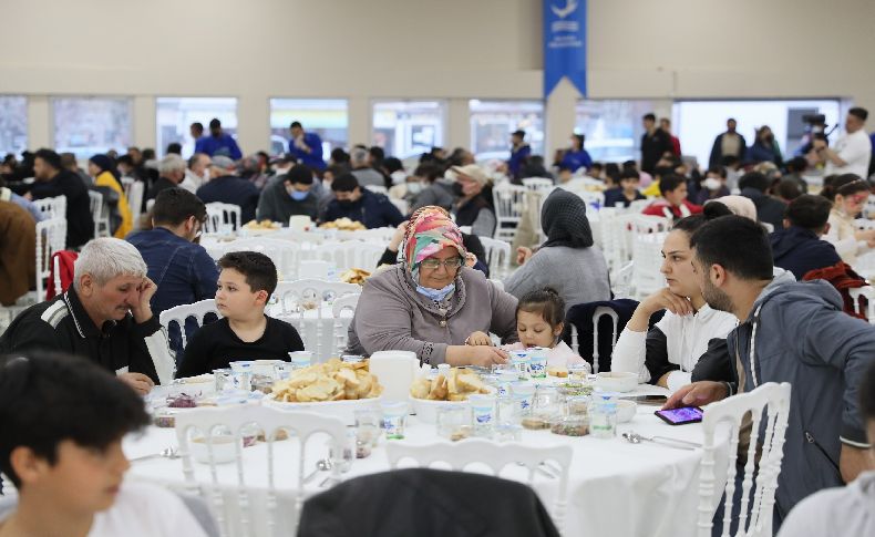 Aliağa'da Ramazan’ın ilk iftarına yoğun ilgi