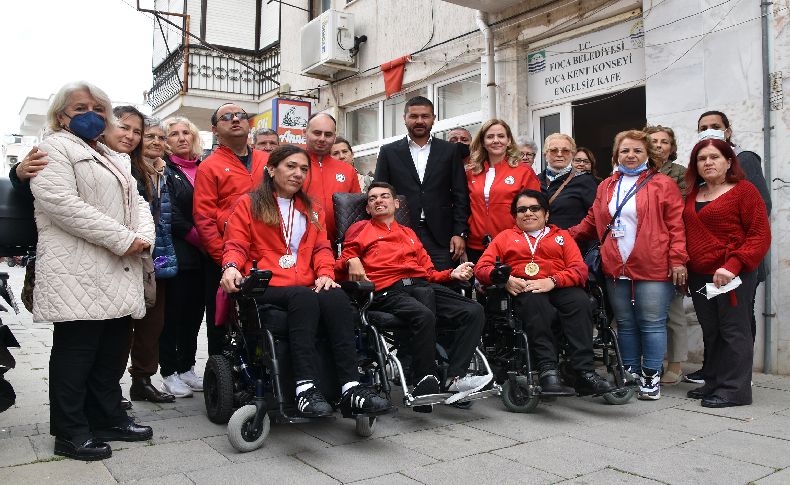 Engelli Boccia sporcuları Foça'yı sevindirdi