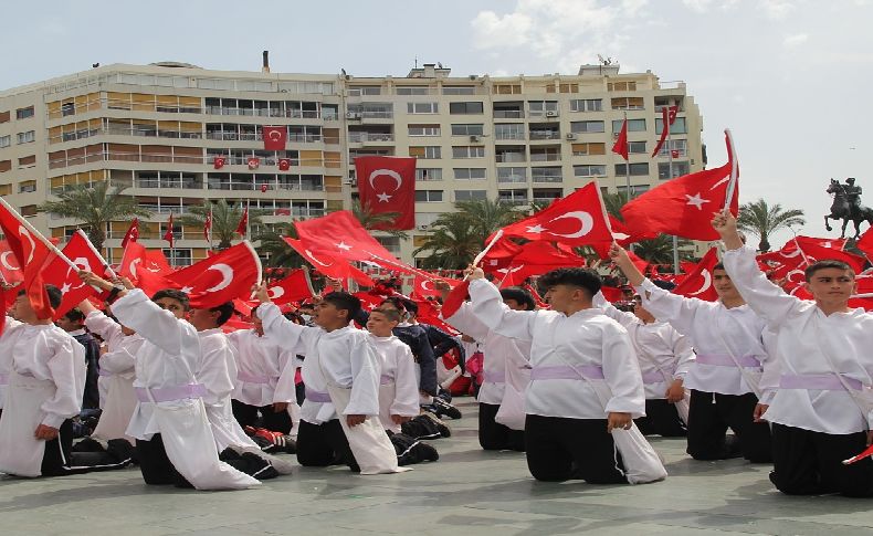 İzmir'de 23 Nisan coşkuyla kutlandı