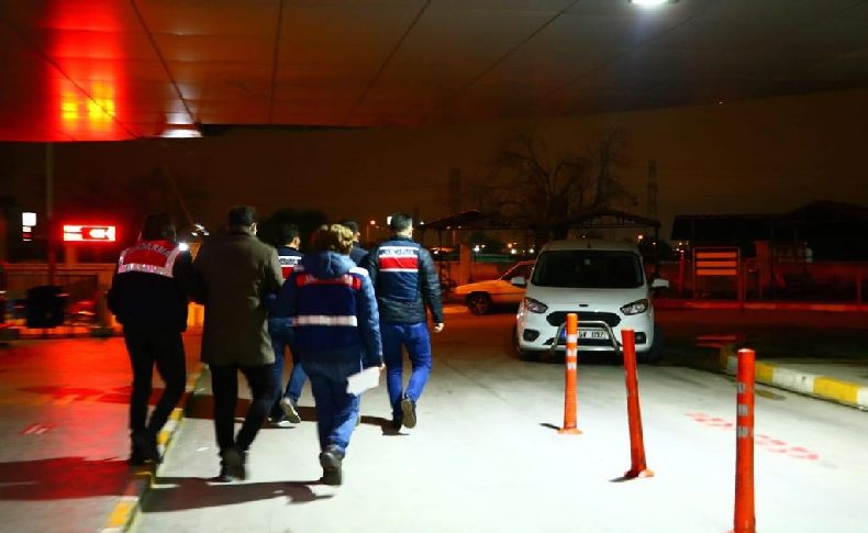 İzmir merkezli FETÖ operasyonunda gözaltı sayısı 78'e yükseldi