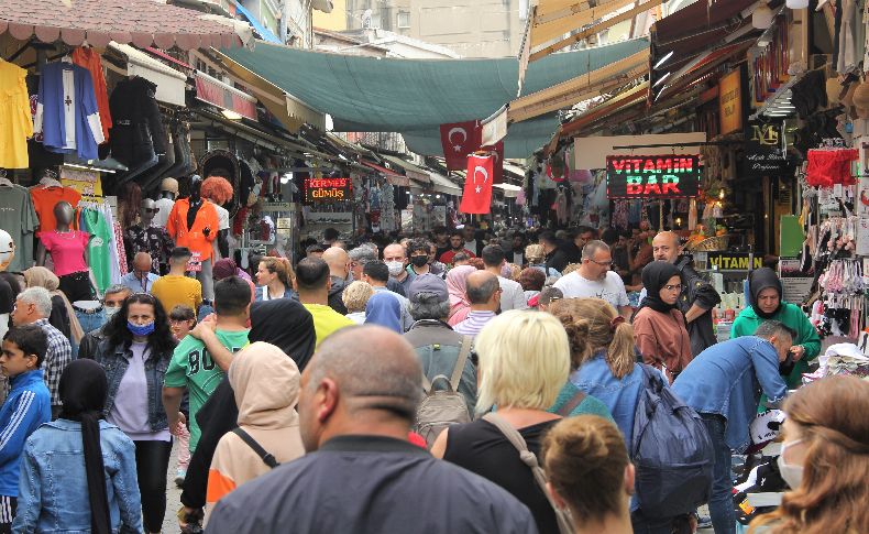 Kemeraltı Çarşısı’nda bayram alışverişi yoğunluğu