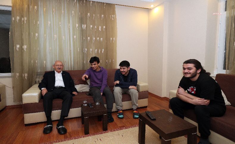 Kılıçdaroğlu, İstanbul’da yaşayan üç öğrencinin evine misafir oldu