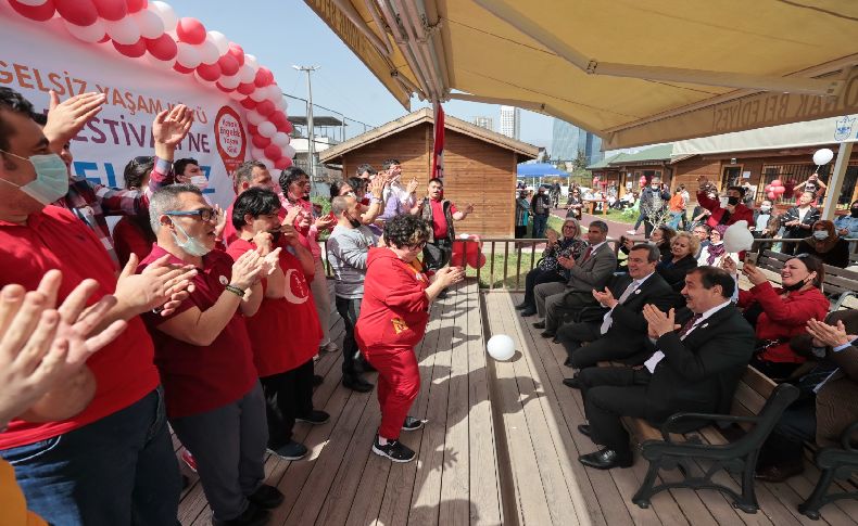 Konak’ta rengarenk otizm festivali