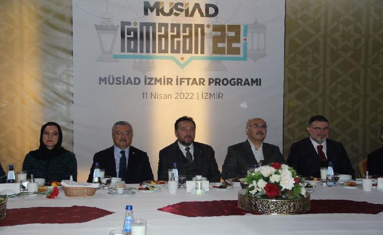 MÜSİAD İzmir’den iftar yemeği