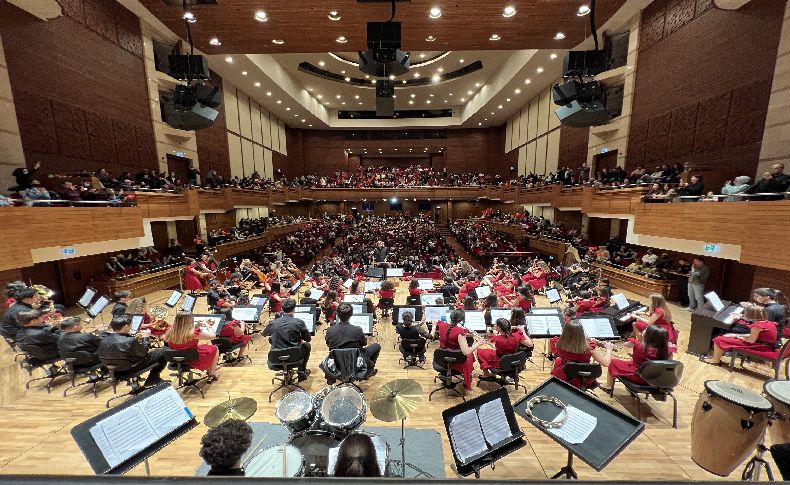 Narlıdere Belediyesi Çocuk Senfoni Orkestrası büyüledi