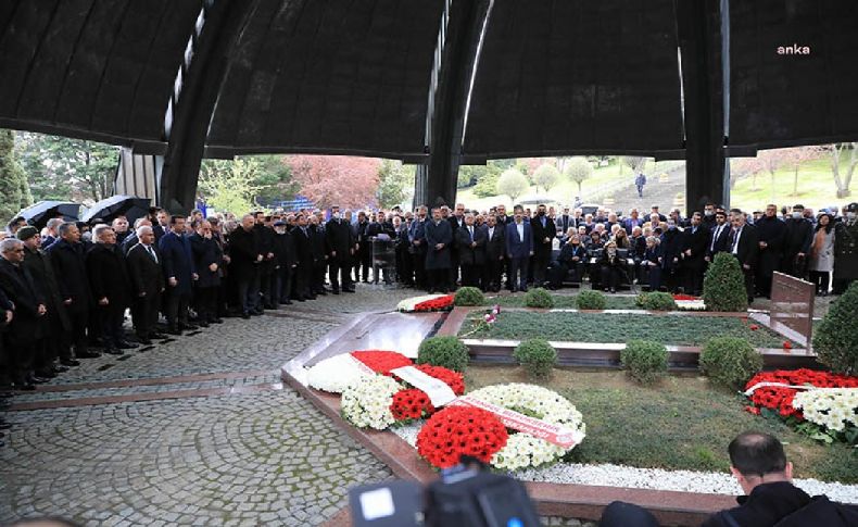 Turgut Özal mezarı başında anıldı