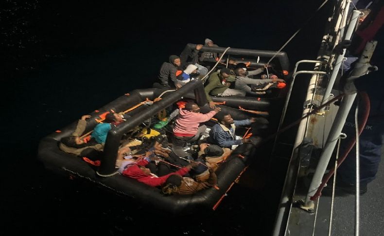 Yunanistan unsurlarınca geri itilen göçmenler kurtarıldı
