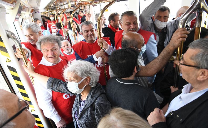 Başkan İduğ, işçilerle birlikte metroya binip meydana gitti