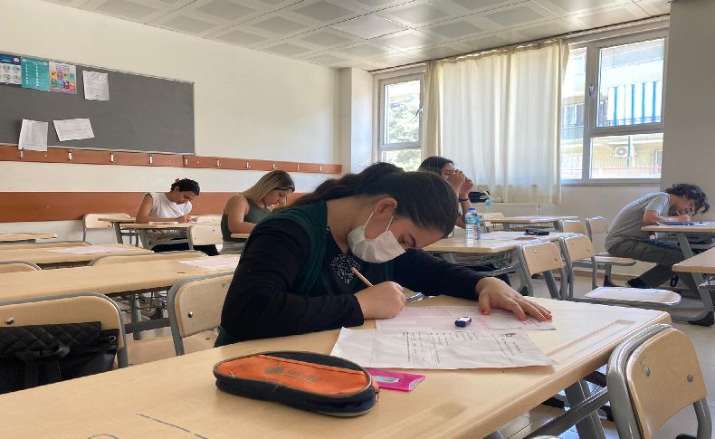 Bayraklı'da öğrenciler sınav provası yaptı