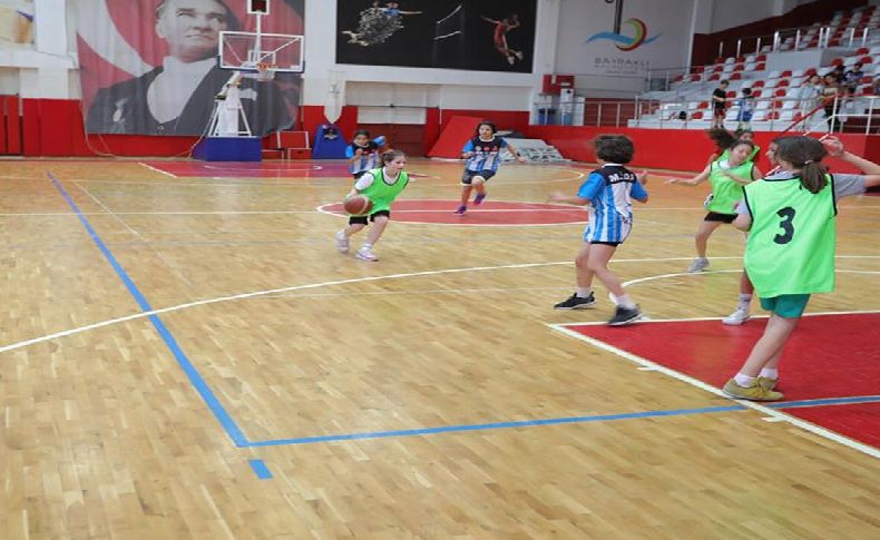 Bayraklı’da okullar basketbolda yarıştı