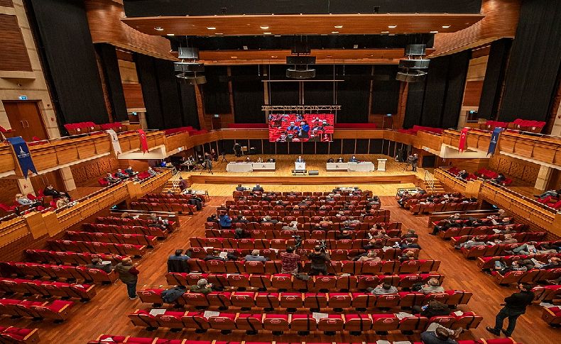 Büyükşehir’de ‘Benzinlik’ gerginliği: AK Parti’de ‘oylama’ çatlağı