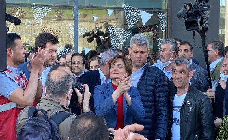 CHP, İstanbul İl Başkanlığı önünde Kaftancıoğlu için toplandı