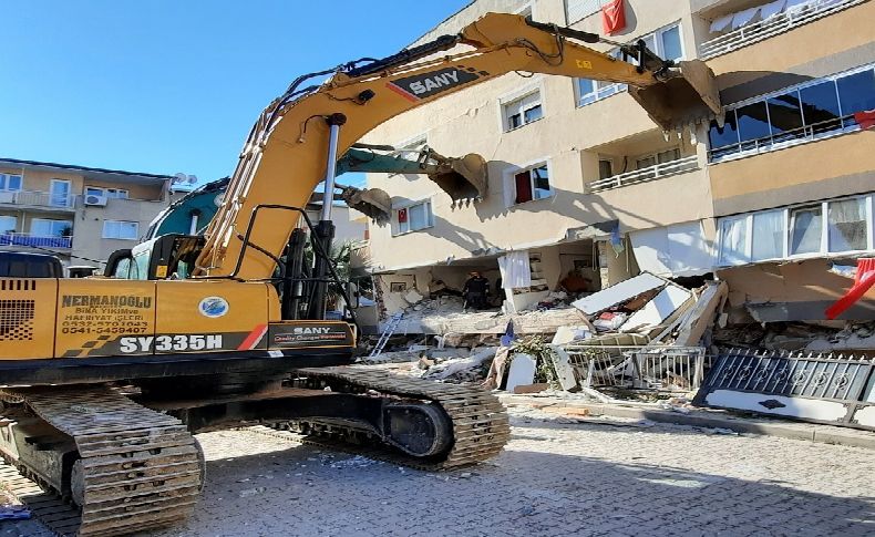 İzmir depreminde yıkılan binanın sorumluları hakim karşısında