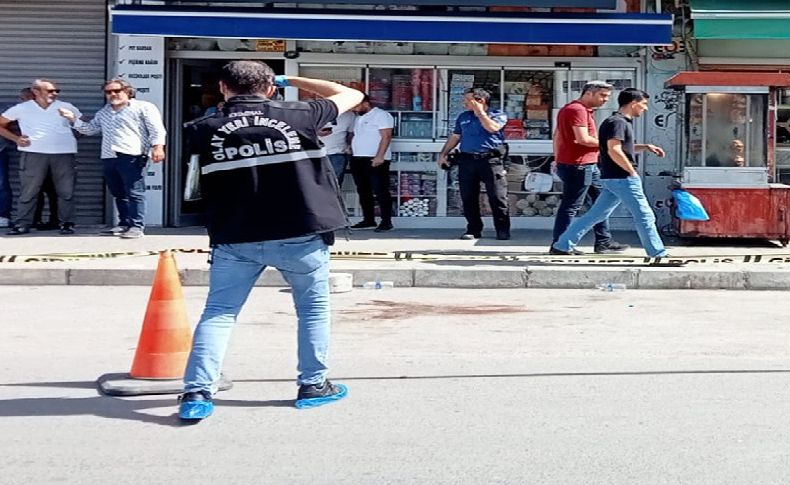 İzmir'de dehşet: Sokak ortasında silahlı kavga