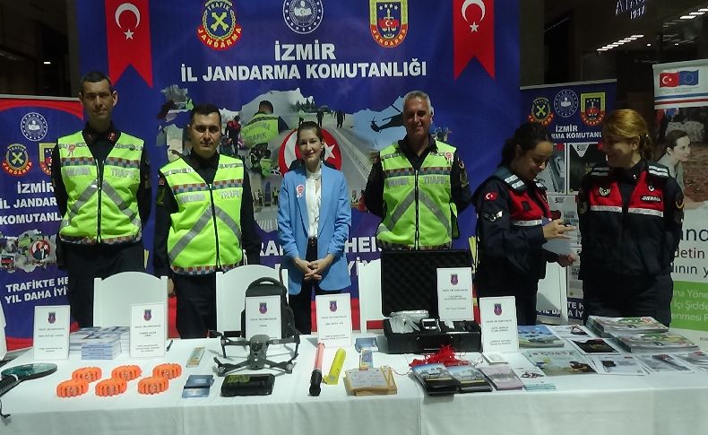 İzmir'de jandarmadan 'Trafik Haftası' etkinliği