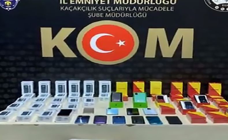 İzmir'de kaçak cep telefonu ve aksesuar operasyonu