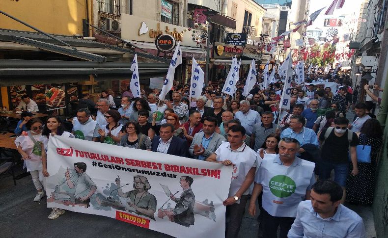 İzmir'de mimar ve mühendislerden 'Gezi Davası' protestosu