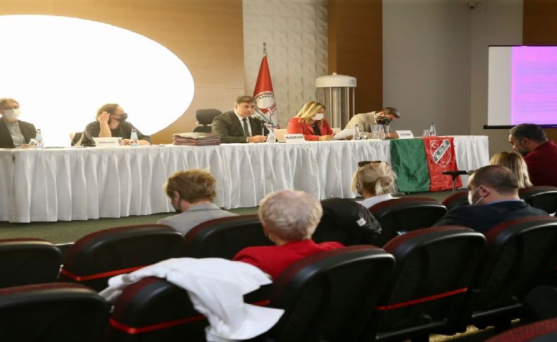 Karşıyaka Meclisi'nde Başkan Tugay'a 8 milyonluk kredi yetkisi