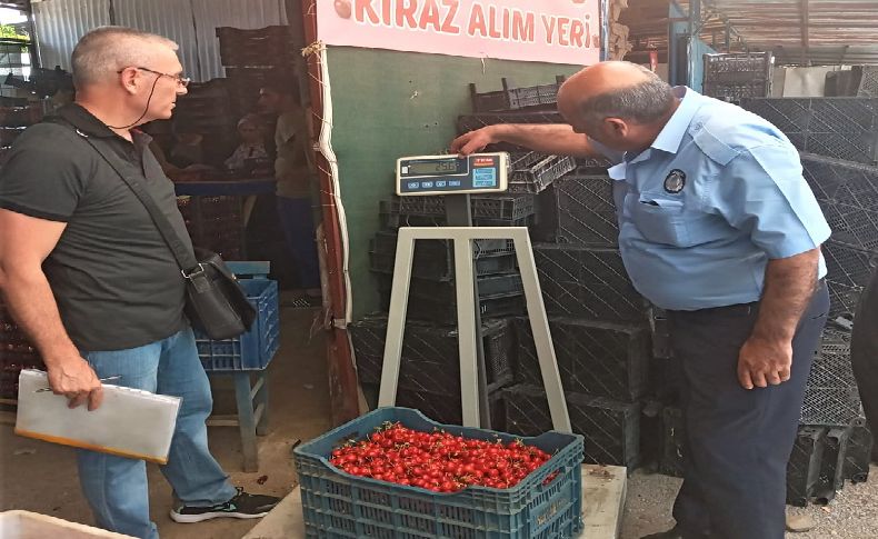 Kemalpaşa'da kiraz alım merkezleri denetleniyor