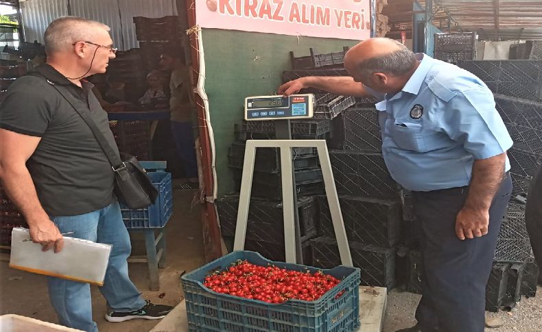 Kemalpaşa'da kiraz alım merkezleri denetleniyor