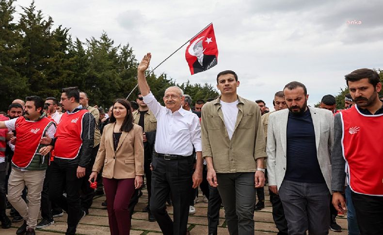 Kılıçdaroğlu gençlerle Anıtkabir'e yürüdü