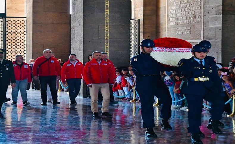 Kızılay Ata’nın huzurunda