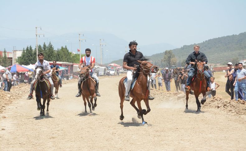 Rahvan Atlar, 7 yıl sonra Torbalı’da yarıştı