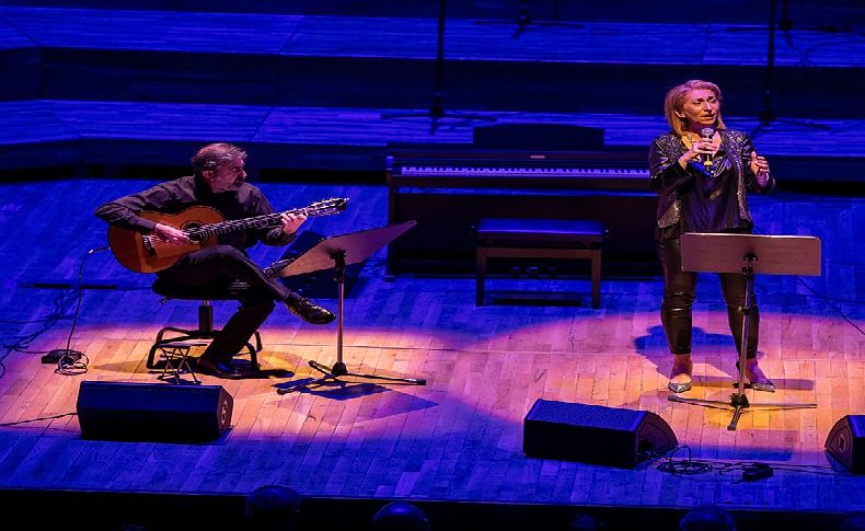 Ege'nin iki yakası bu konserde buluştu! Soyer: Barışın en güzel dili müzik