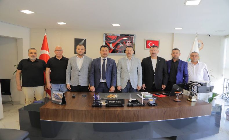 AK Partili Kaya'dan Başkan Soyer'e çağrı: Servisçilerin cebinden elini çek